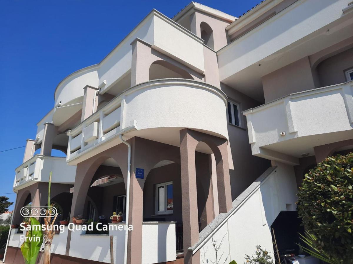 Apartments Dorotea Novalja Extérieur photo