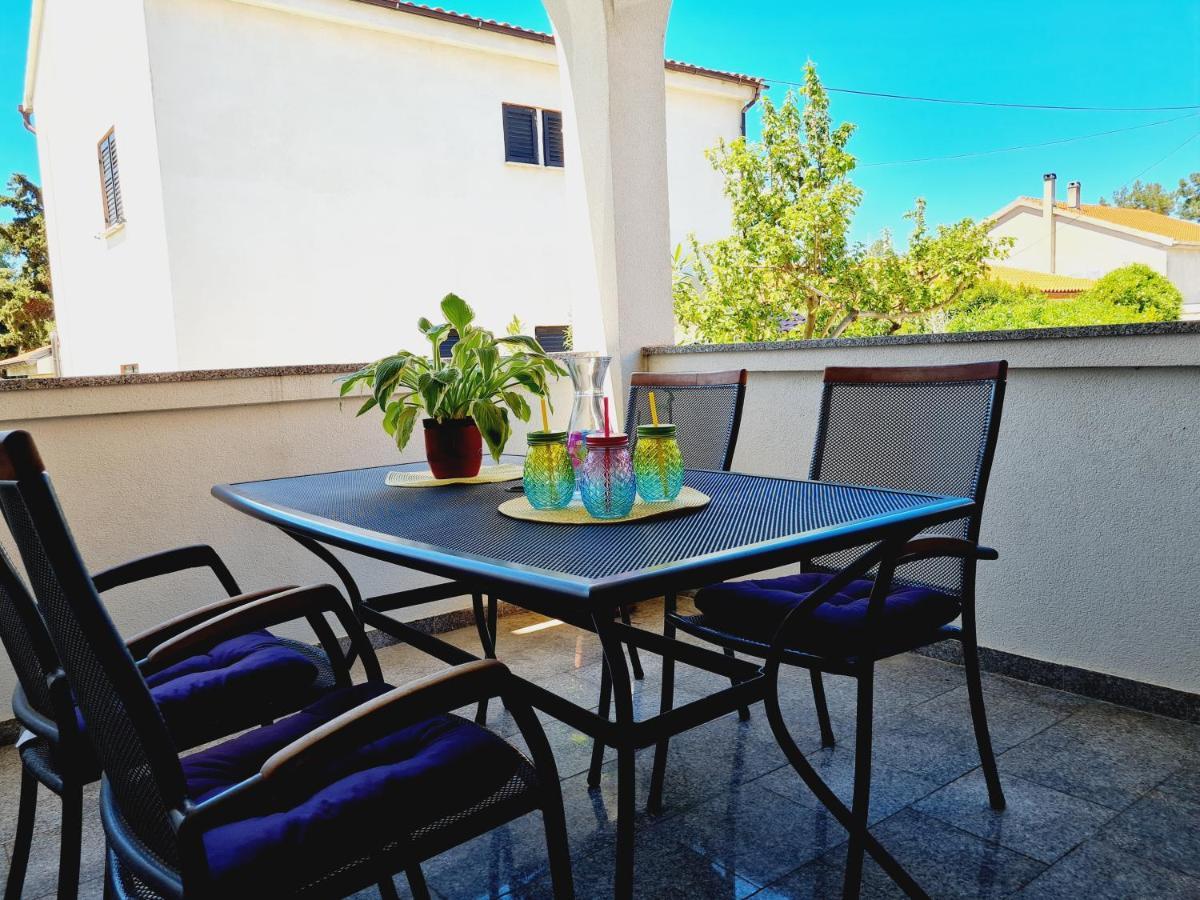 Apartments Dorotea Novalja Extérieur photo